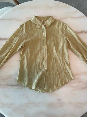 GU Textured Button-Up Blouse Sage Green Long Sleeve Size S